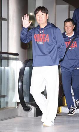 マイアミに到着した韓国・柳志炫監督（撮影・伊藤笙子）