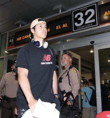 マイアミに到着した大谷（撮影・伊藤笙子）
