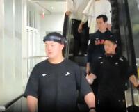 　マイアミ国際空港に到着した牧