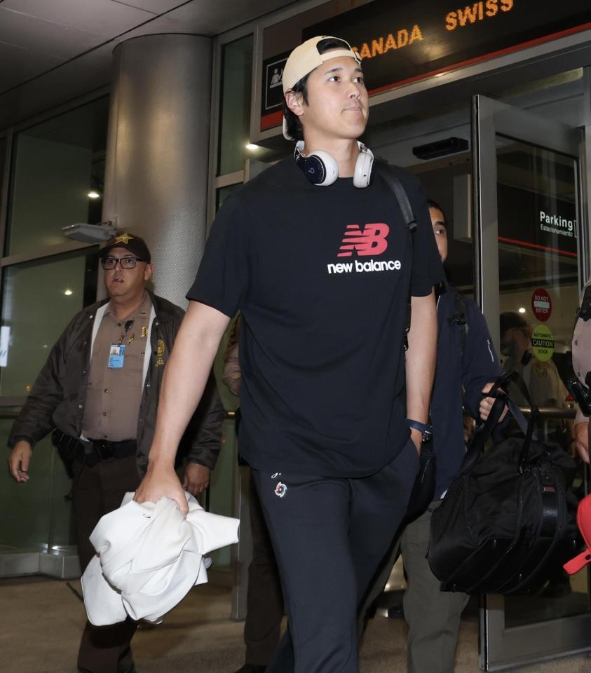 マイアミに到着した大谷（撮影・伊藤笙子）