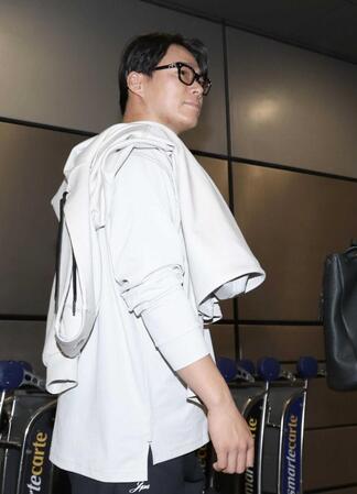 　マイアミ入りする山本（撮影・伊藤笙子）