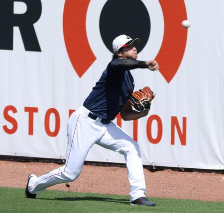 キャッチボールをする大谷（撮影・伊藤笙子）