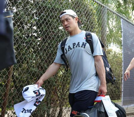 練習を終え、引き上げる坂本（撮影・伊藤笙子）