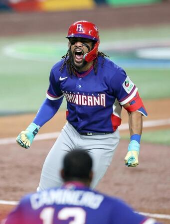 ４回表、３ランを放ち雄叫びを上げる＝マイアミ