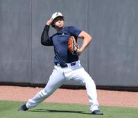 キャッチボールをする大谷（撮影・伊藤笙子）