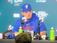 ベネズエラのオマー・ロペス監督（撮影・小林信行）