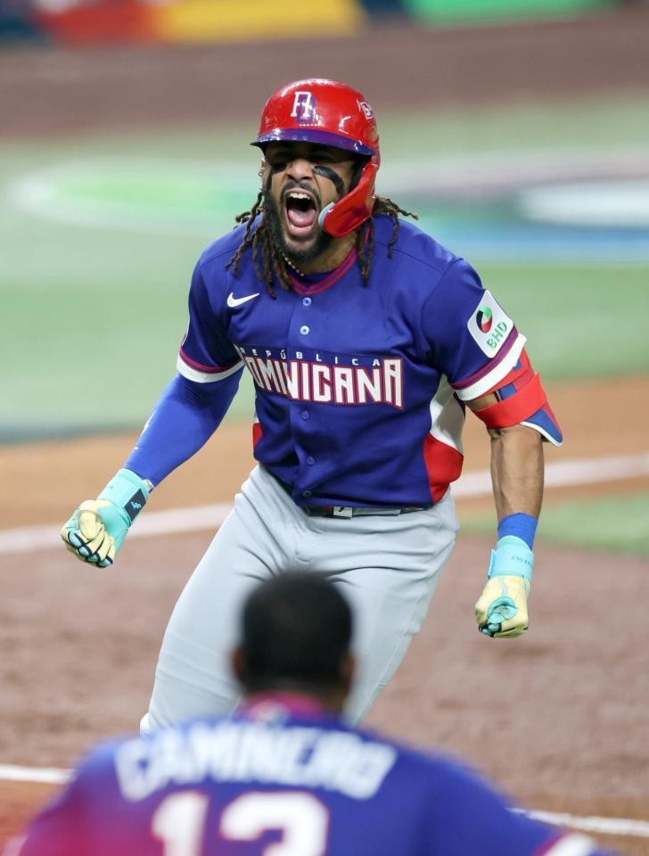 ４回表、３ランを放ち雄叫びを上げる＝マイアミ