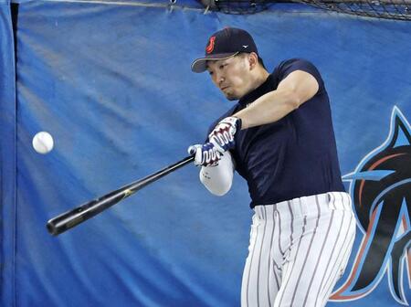 　打撃練習する鈴木