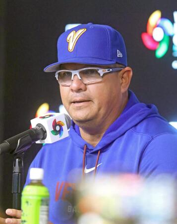 記者会見するＷＢＣベネズエラ代表のロペス監督