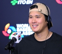 練習後に会見に登場した大谷（撮影・伊藤笙子）