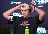 練習後に会見に登場した大谷（撮影・伊藤笙子）