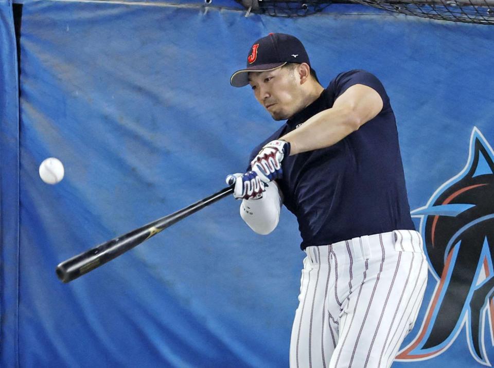 　打撃練習する鈴木