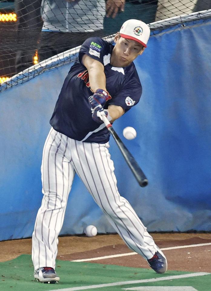 　打撃練習する吉田