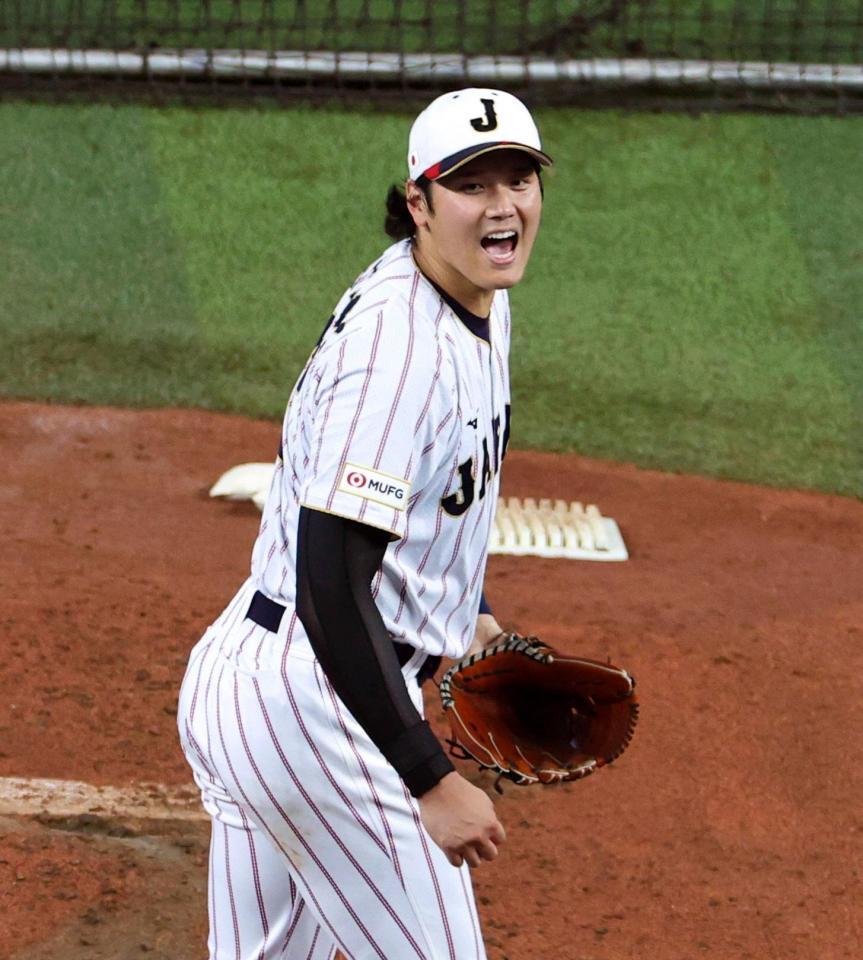 実戦形式の打撃練習に登板し、笑顔を見せる大谷