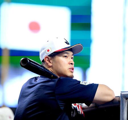 打撃練習を行った佐藤輝