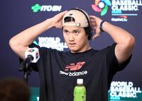 練習後に会見に登場した大谷（撮影・伊藤笙子）