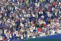 ＷＢＣのドミニカ共和国－韓国戦で盛り上がるスタンドのファン（共同）