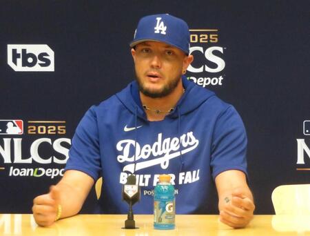 侍ジャパン・山本由伸　“敵国”同僚ロハスから意外なエール「リラックスして行けよー」ダルと交流＆佐藤輝らと決起集会