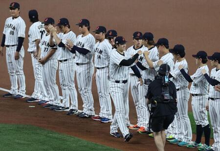オープニングセレモニーで入場する大谷＝マイアミ