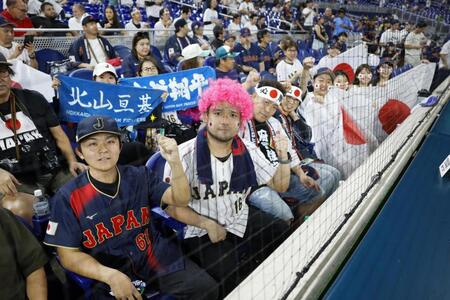 　ベネズエラ戦を前に盛り上がる日本のファン＝マイアミ（共同）