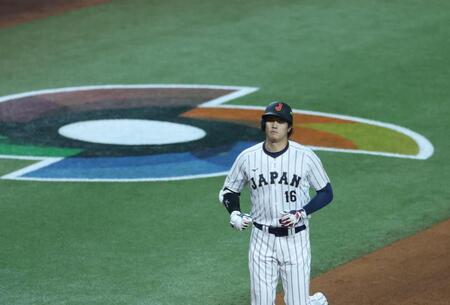 １回、同点の先頭打者本塁打を放った大谷