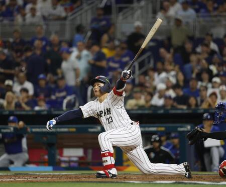 　３回、森下が左越えに３ランを放つ（共同）