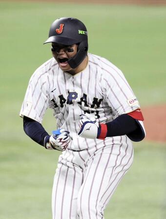 ３ランを放ち、雄たけびを上げる森下（撮影・伊藤笙子）