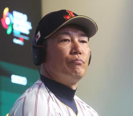 ベネズエラに敗れ、記者会見する井端監督