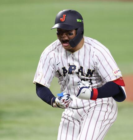 ３回、左越え３ランを放ち、雄たけびをあげる森下（撮影・伊藤笙子）