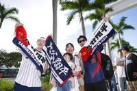 　ベネズエラ戦を前に盛り上がる日本のファン＝マイアミ（共同）