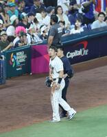 １回、二盗に失敗し負傷交代した鈴木