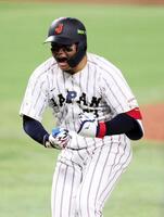 　３回、勝ち越し３ランを放ち雄たけびをあげる森下（撮影・伊藤笙子）