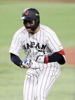 ３ランを放ち、雄たけびを上げる森下（撮影・伊藤笙子）