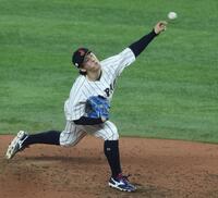 ５回から２番手で登板する隅田＝マイアミ