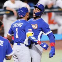 ５回、２ランを放ち喜ぶガルシア（撮影・伊藤笙子）