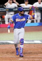 ５回、納得いかない様子のアクーニャ（撮影・伊藤笙子）