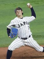 　ベネズエラ戦の５回に登板した隅田＝マイアミ（共同）