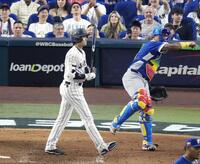 　７回、見逃し三振に倒れた大谷（共同）