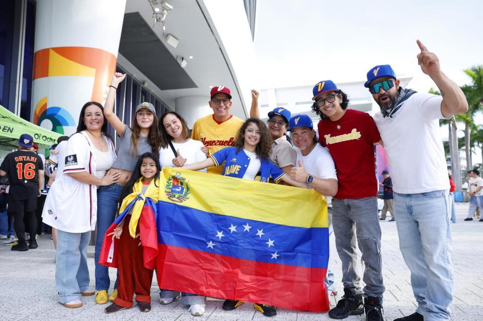 　日本戦を前に盛り上がるベネズエラファン＝マイアミ（共同）