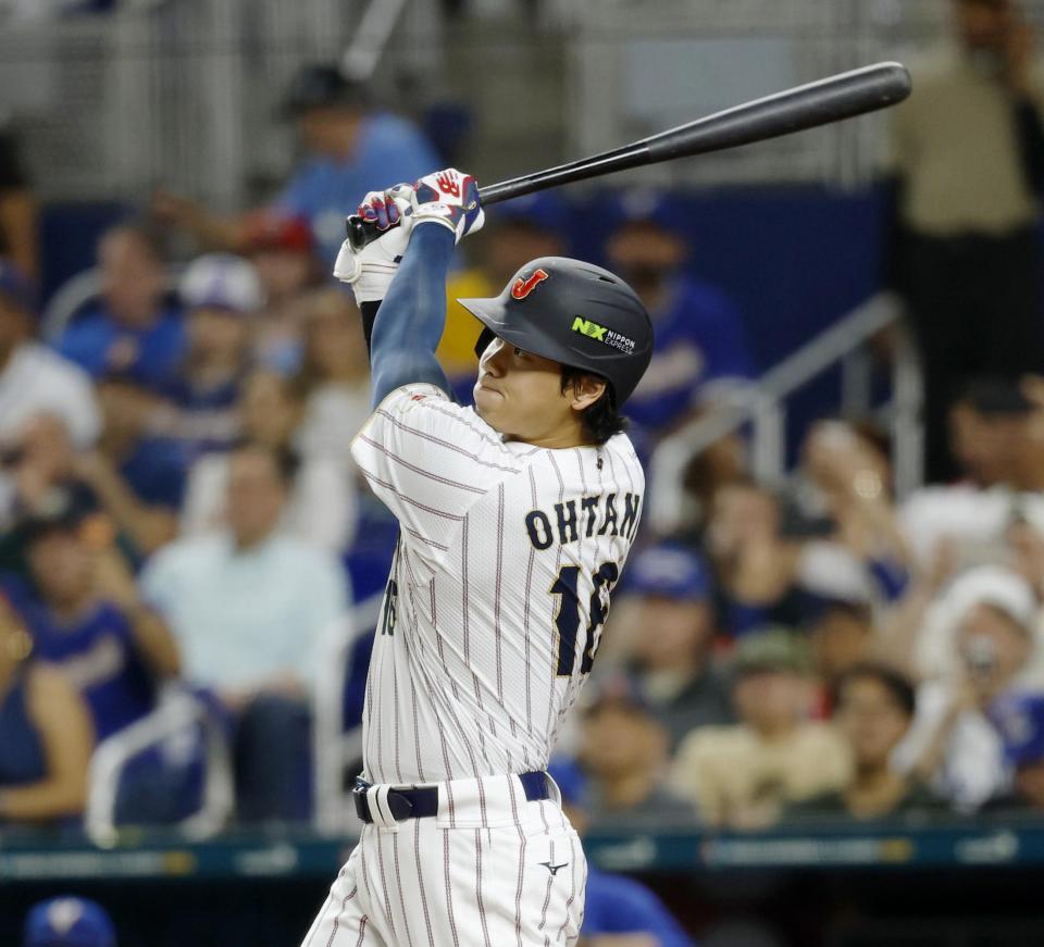 　１回、大谷が右中間に先頭打者本塁打を放つ（共同）