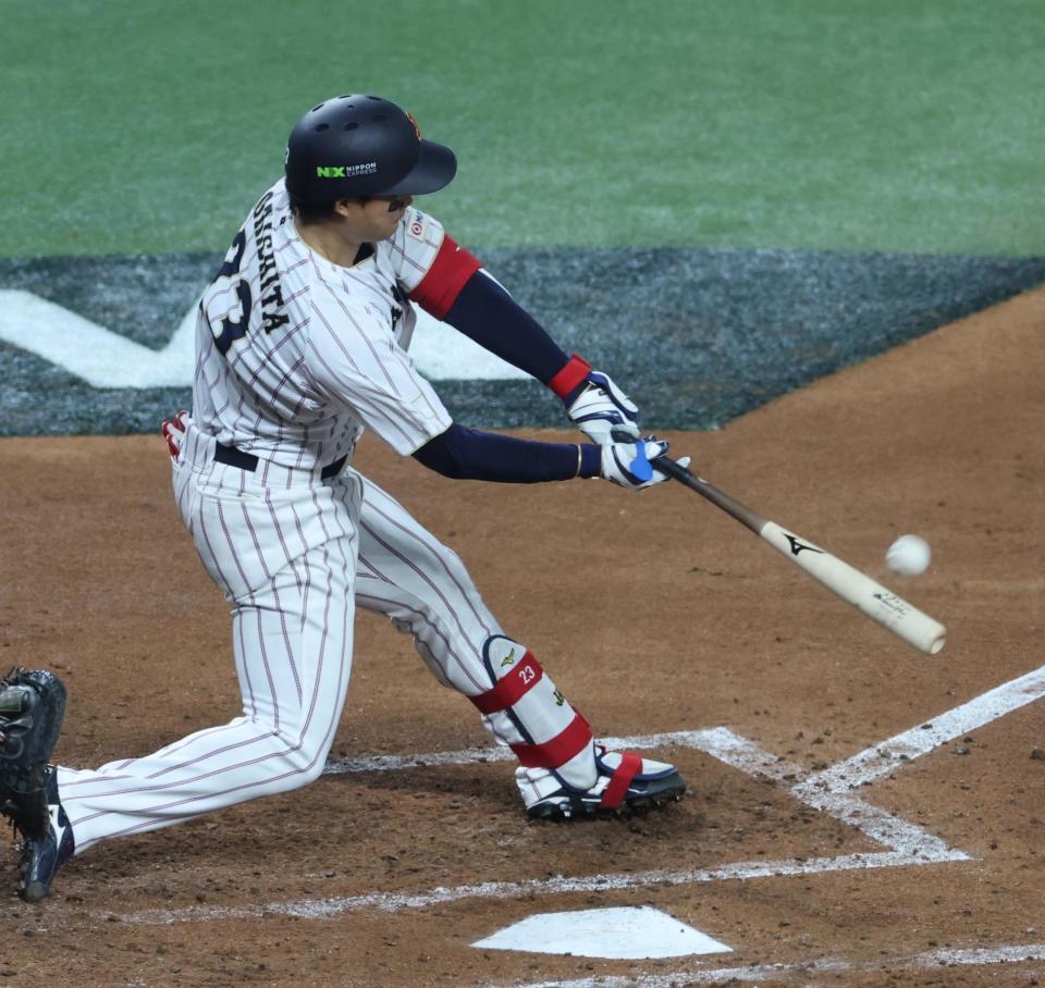 ３回、森下が勝ち越し３ランを放つ