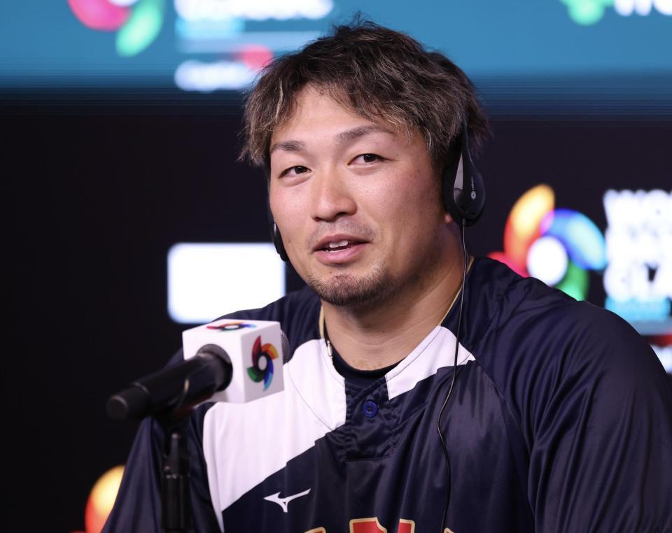 試合前会見で抱負を語る鈴木（撮影・伊藤笙子）