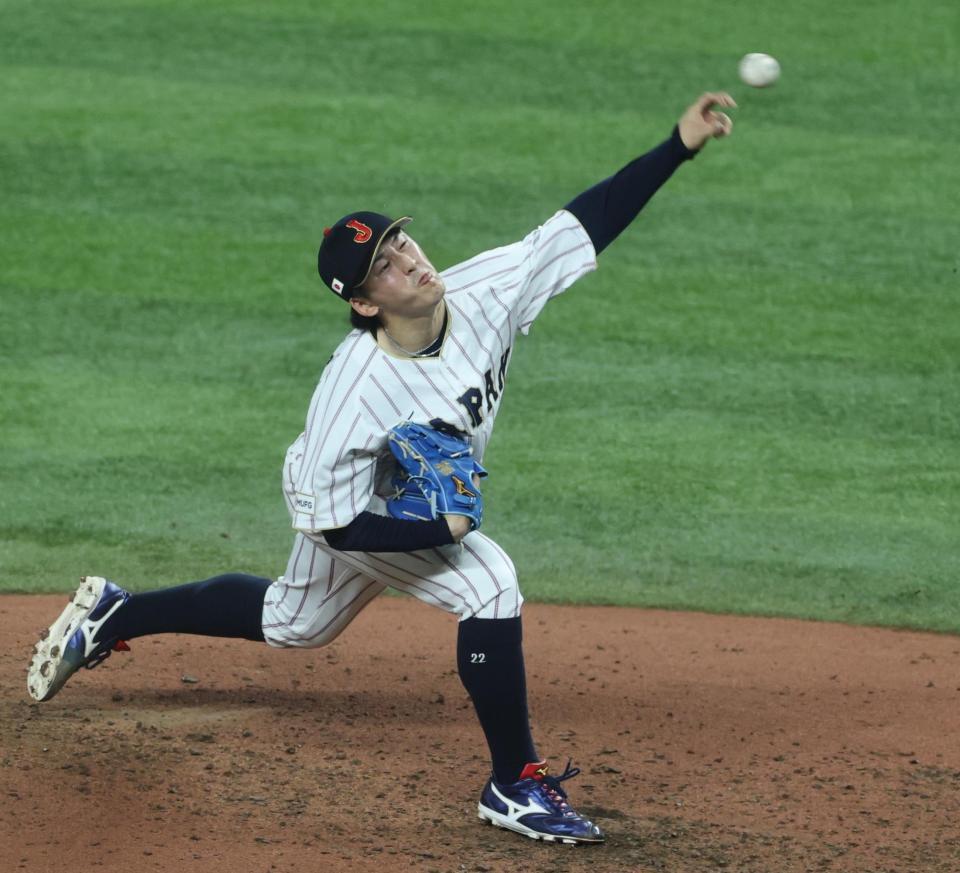 ５回から２番手で登板する隅田＝マイアミ