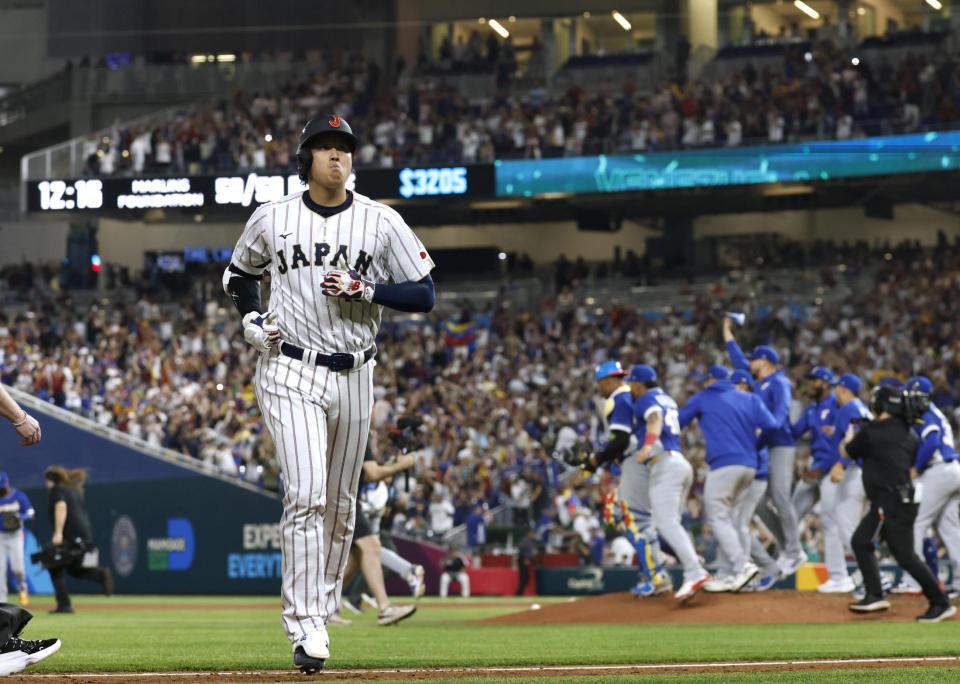 　９回、遊飛に倒れて引き揚げる最後の打者となった大谷。日本代表は逆転負けを喫し、２大会連続の優勝はならなかった（共同）