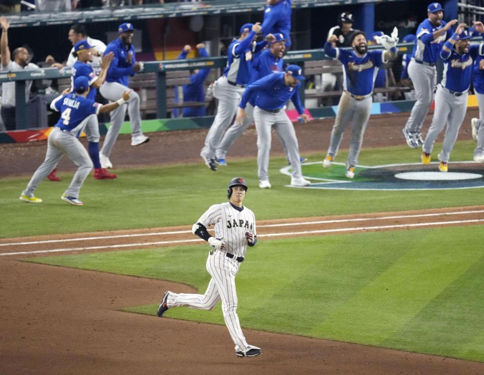 　９回、遊飛に倒れて最後の打者となった大谷。日本代表は逆転負けを喫し、２大会連続の優勝はならなかった（共同）