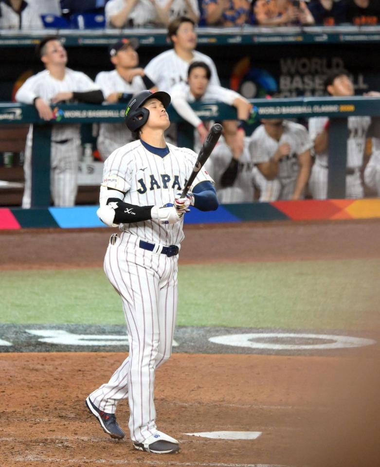 ９回、遊飛を打ち上げた大谷（撮影・伊藤笙子）