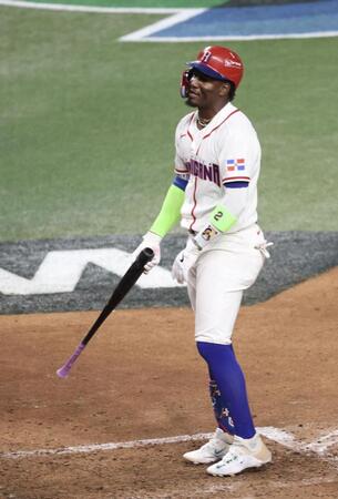 ９回、見逃し三振に倒れ、呆然とするドミニカ・ペルドモ（撮影・伊藤笙子）