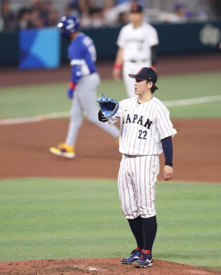 　５回、ガルシア（奥）に２ランを浴びた隅田