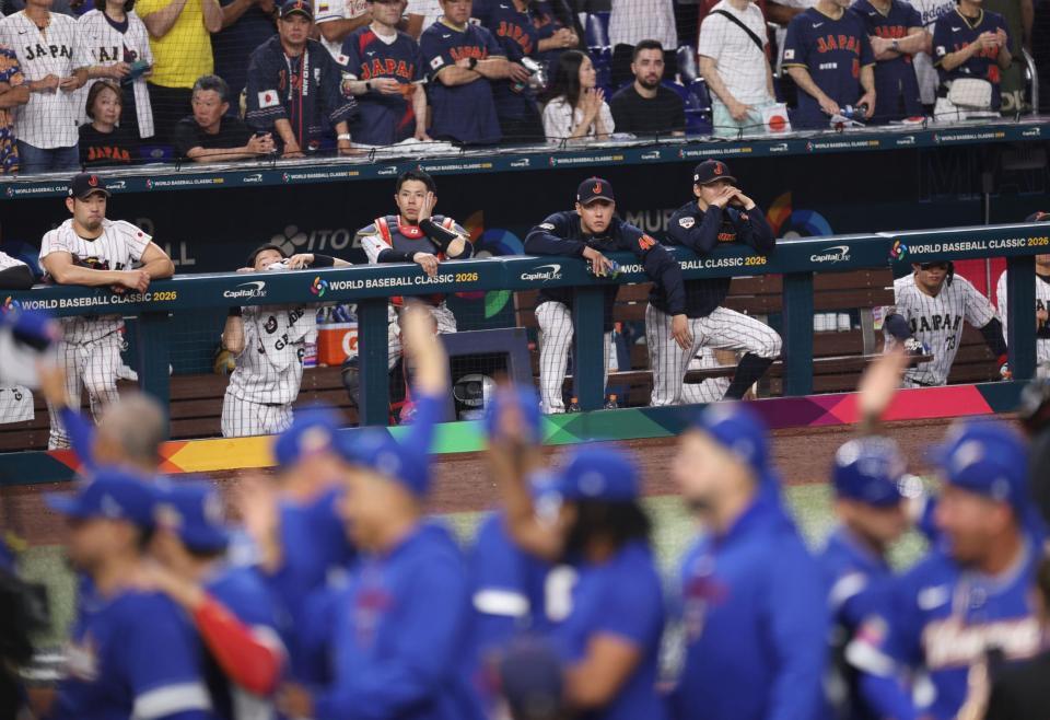 ベネズエラに逆転負けを喫し、ぼう然とする侍ジャパンナイン（撮影・伊藤笙子）