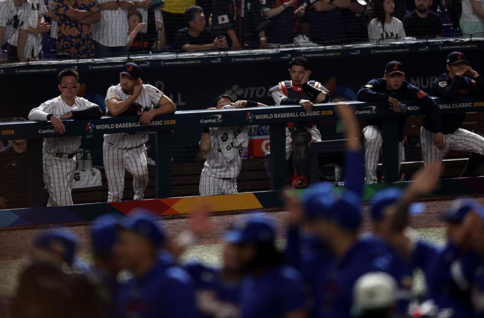 ベネズエラに敗れ、ぼう然とする侍ジャパンナイン（撮影・伊藤笙子）